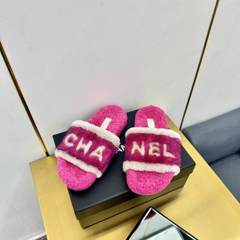 Fashionable Chxnxl Slippers 126617