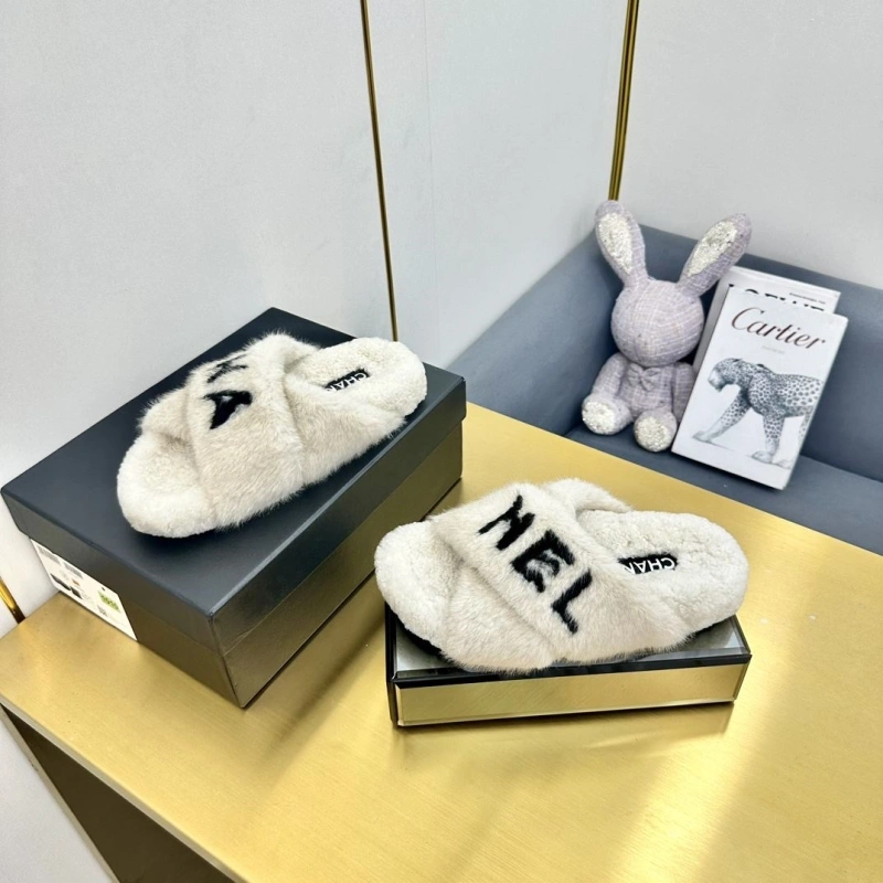 EasyMatch Chxnxl Slippers 126608