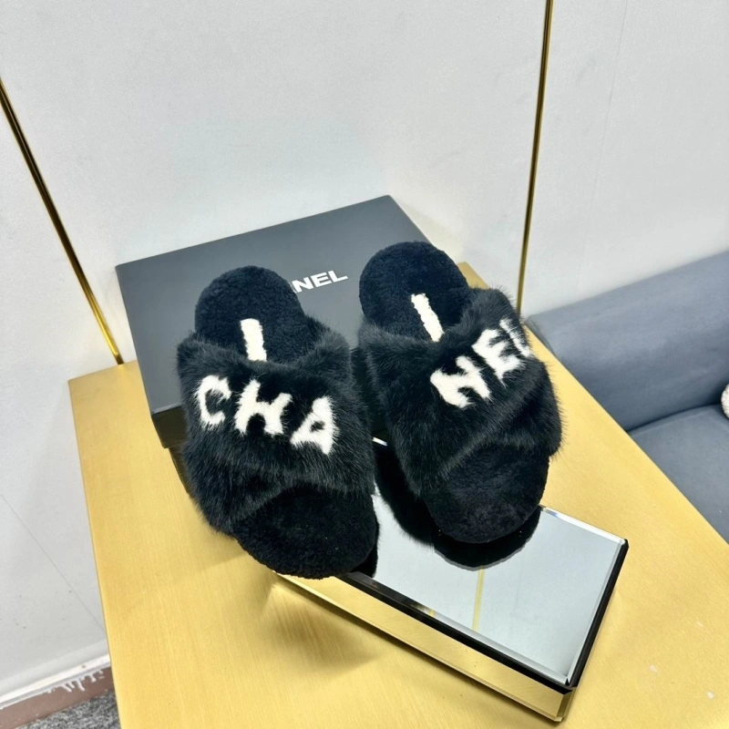 Trendsetting Chxnxl Slippers 126609