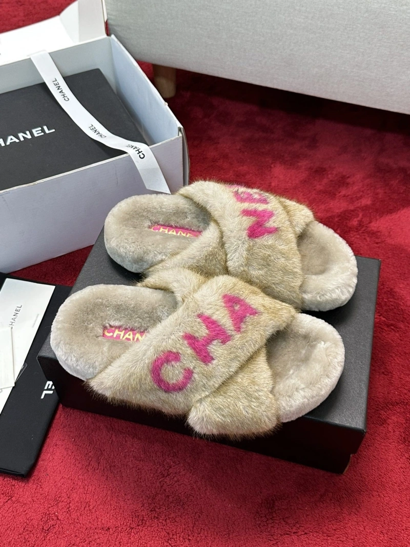 Sleek Chxnxl Slippers 126604