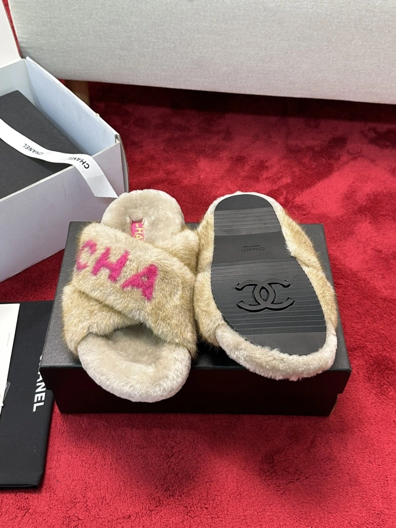 Sleek Chxnxl Slippers 126604