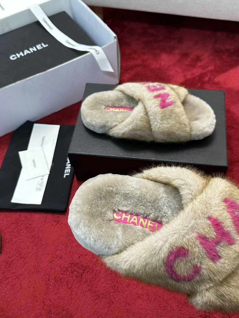 Sleek Chxnxl Slippers 126604