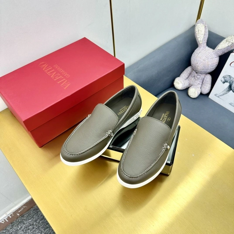 Flexible Vxlxntino Leather Shoes 231333