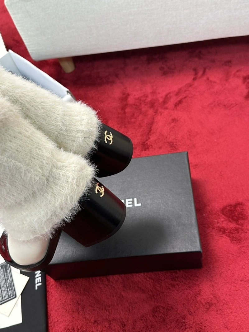 Soft Chxnxl Leather Shoes 126683