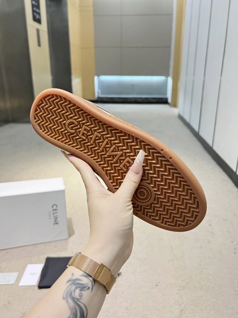 Cozy Cxlxne Sneakers 116571