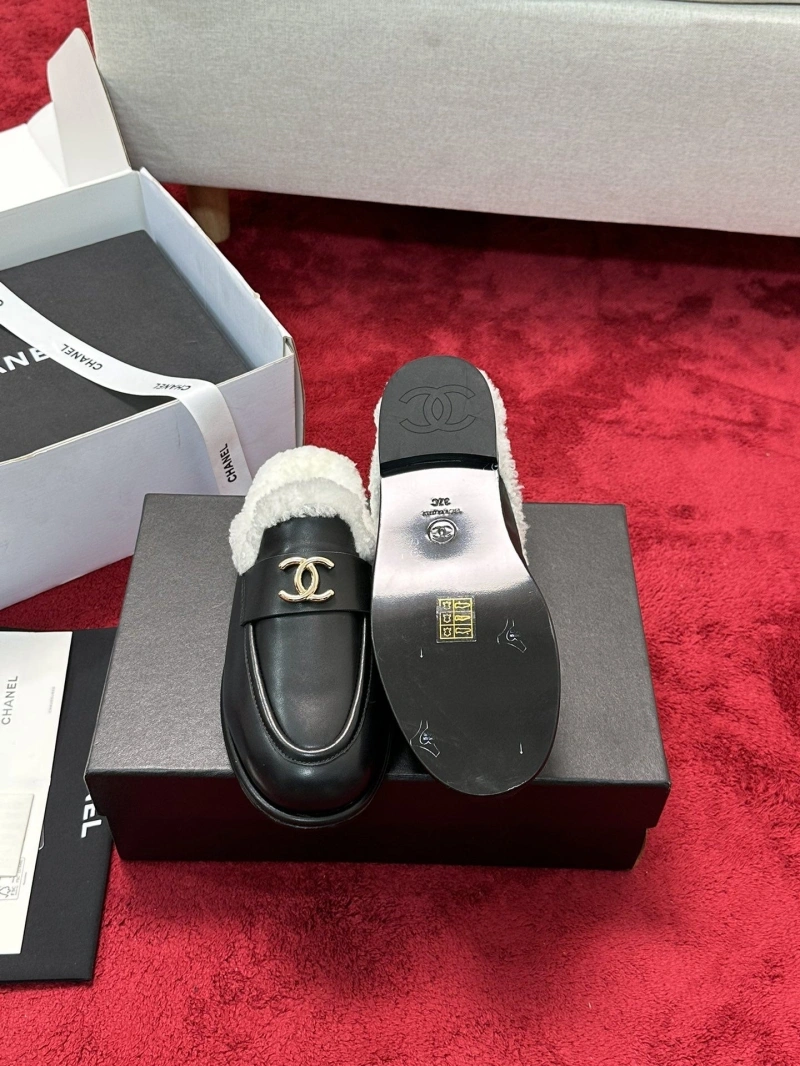 Bright Chxnxl Slippers 126594