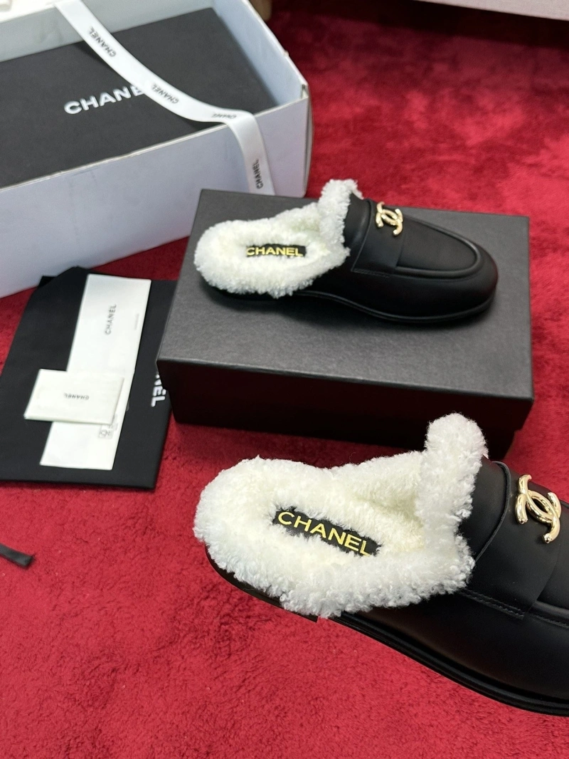 Bright Chxnxl Slippers 126594