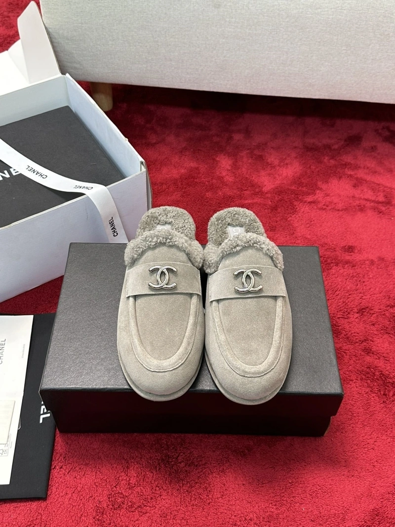 EasyMatch Chxnxl Slippers 126596