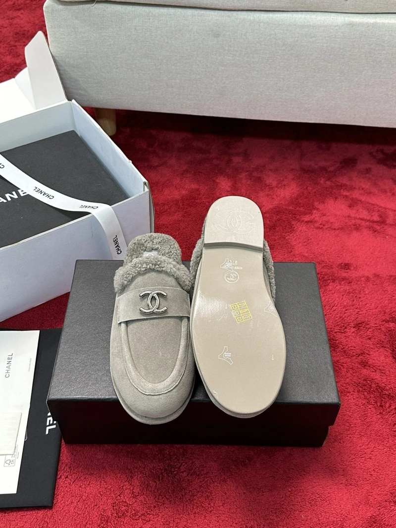 EasyMatch Chxnxl Slippers 126596