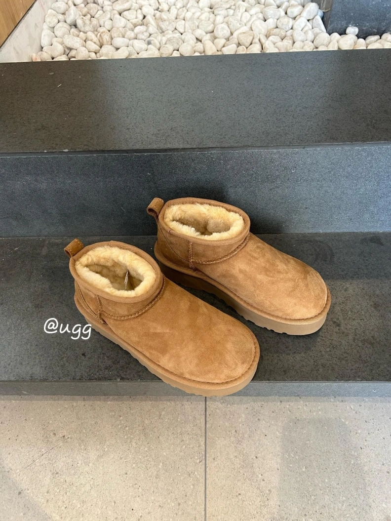Affordable UGX Boots 227925