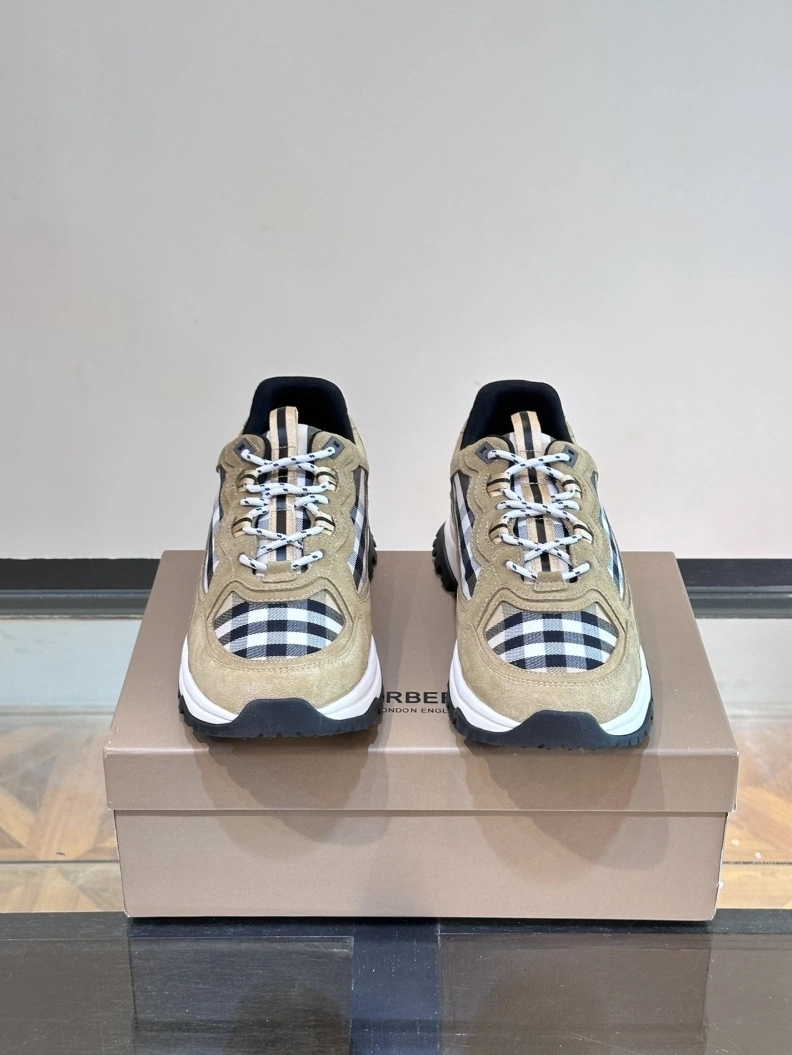 Fashionable Bxrbxrry Sneakers 114561