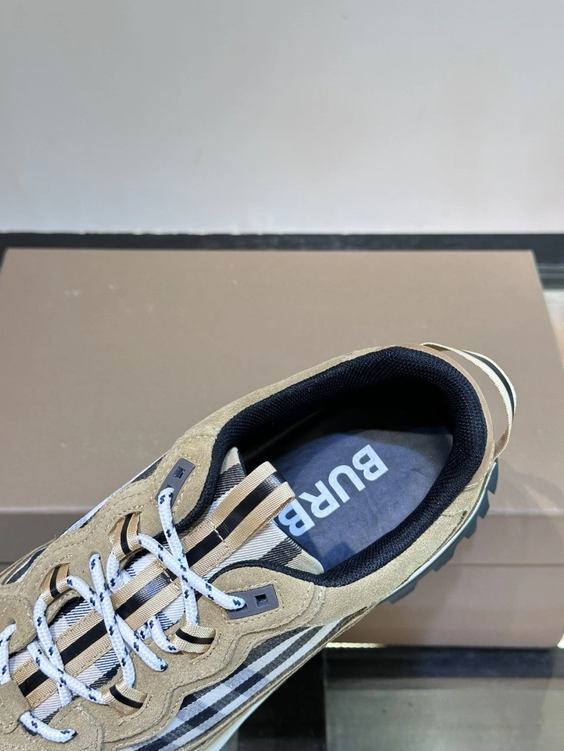 Fashionable Bxrbxrry Sneakers 114561
