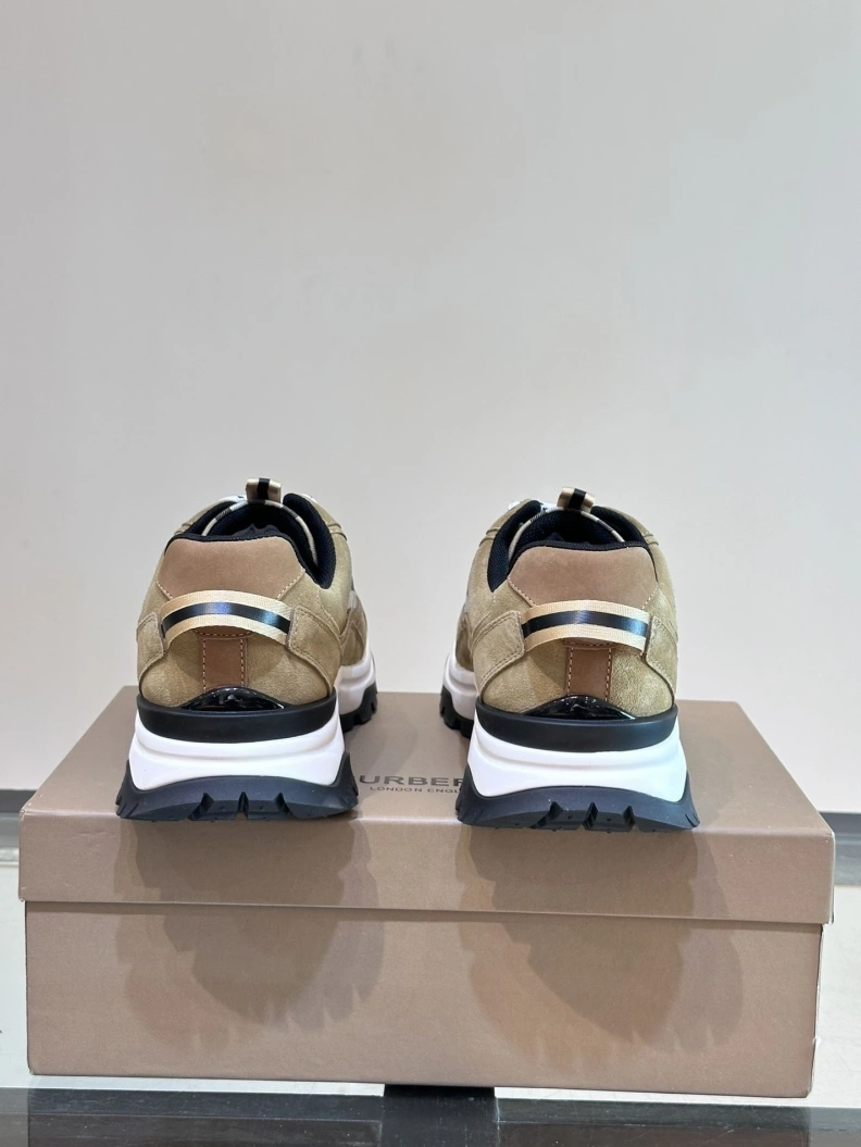 Fashionable Bxrbxrry Sneakers 114561