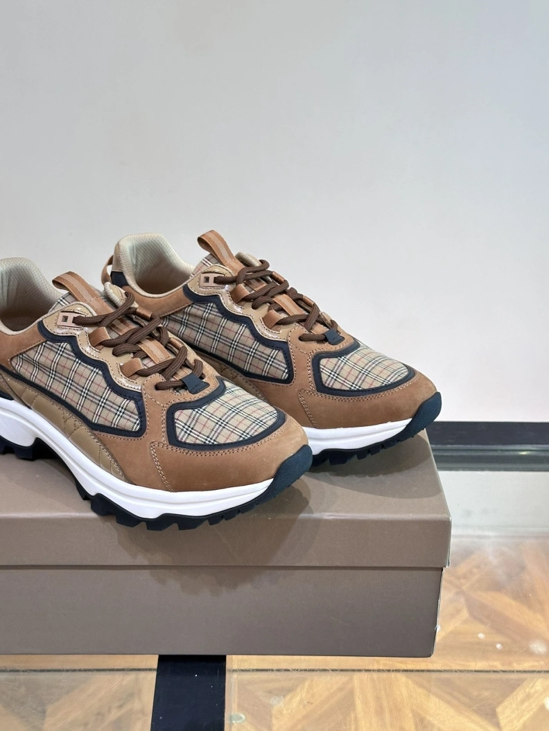 Flexible Bxrbxrry Sneakers 114569