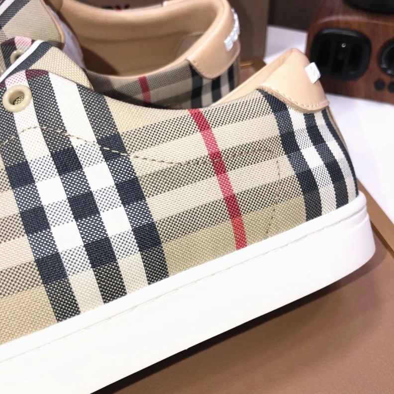 Cozy Bxrbxrry Sneakers 114576