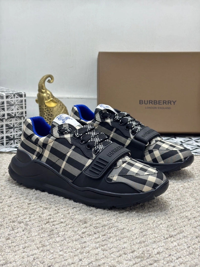 WellDesigned Bxrbxrry Sneakers 114562