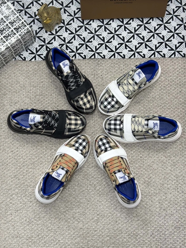 WellDesigned Bxrbxrry Sneakers 114562