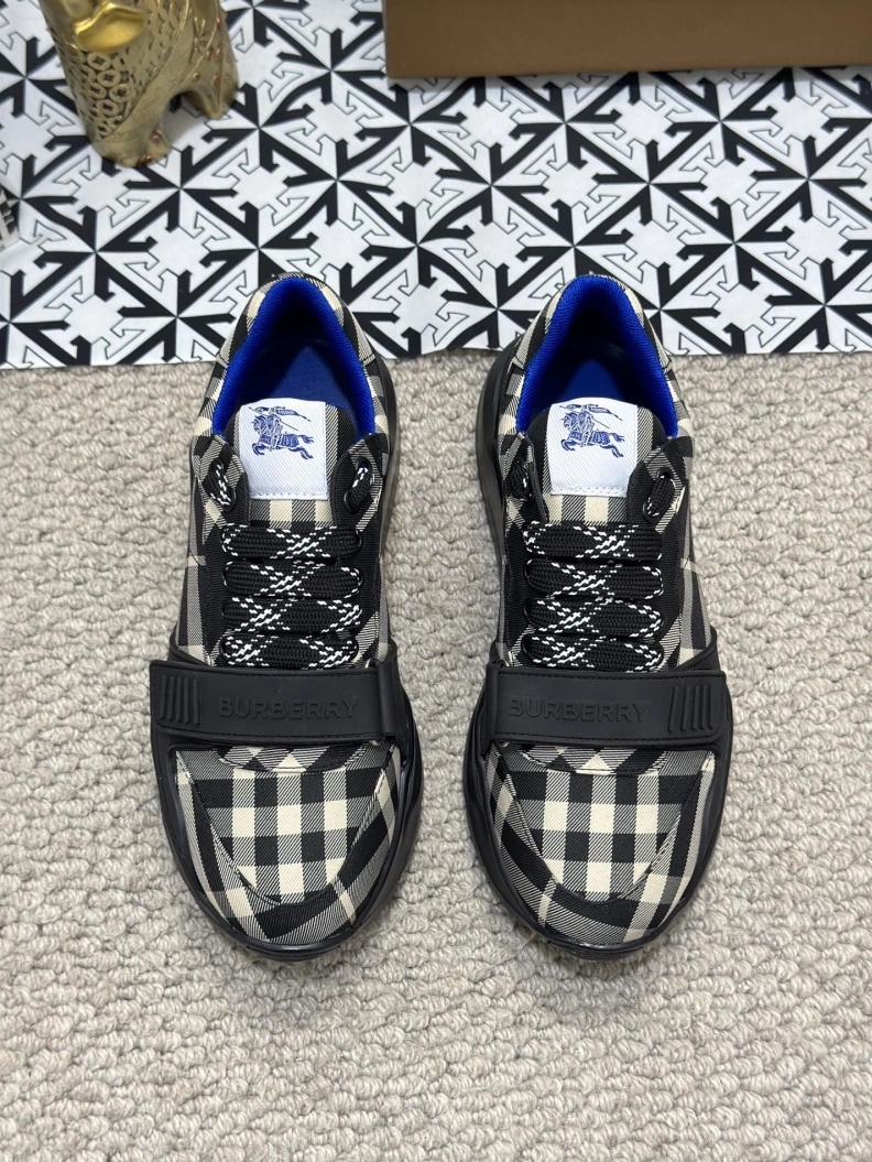 WellDesigned Bxrbxrry Sneakers 114562