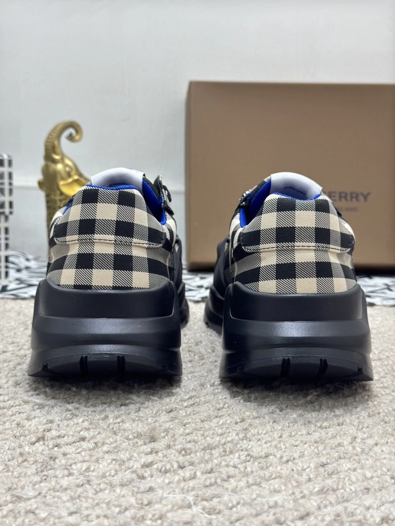 WellDesigned Bxrbxrry Sneakers 114562