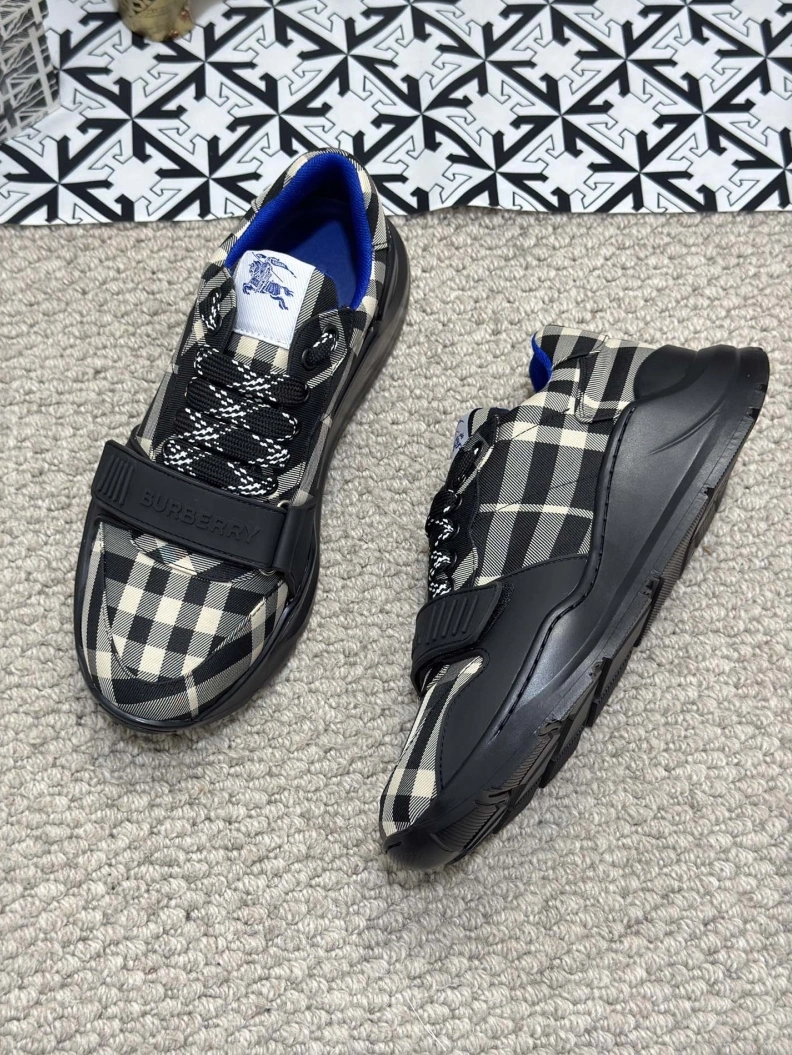 WellDesigned Bxrbxrry Sneakers 114562