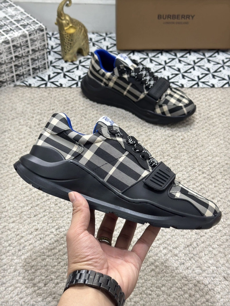 WellDesigned Bxrbxrry Sneakers 114562
