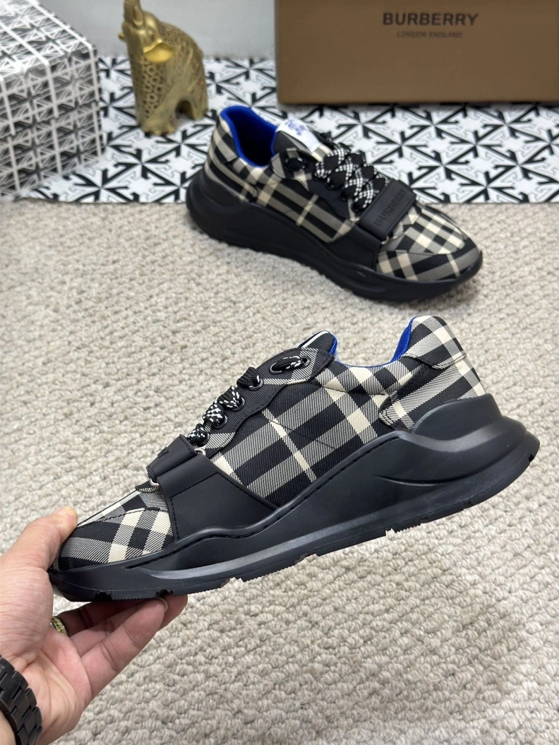 WellDesigned Bxrbxrry Sneakers 114562