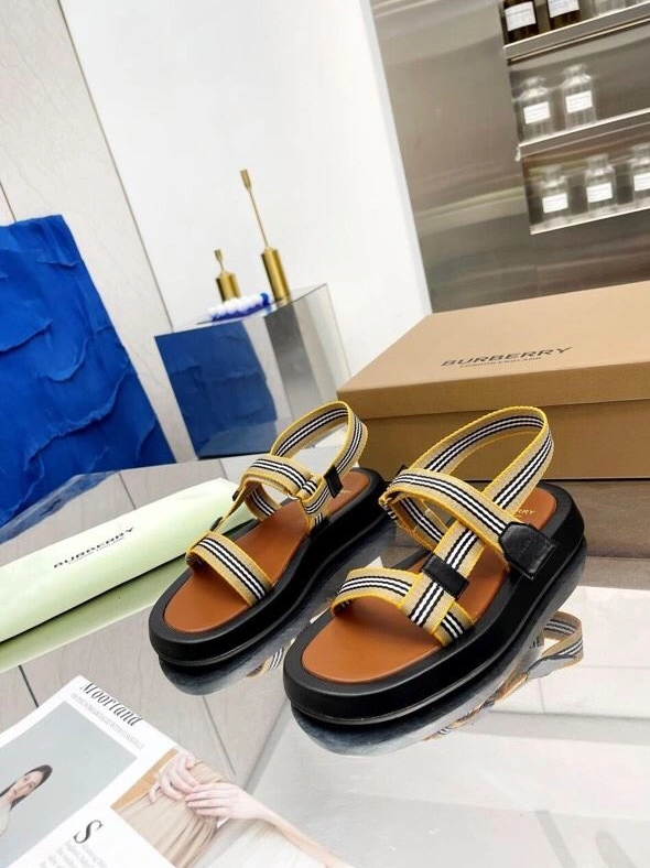 UrbanStyle Bxrbxrry Sandals 114611