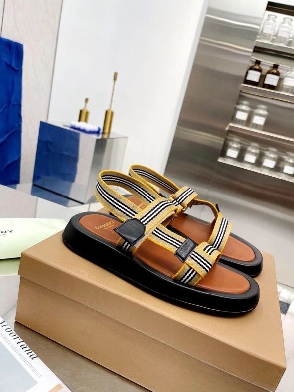 UrbanStyle Bxrbxrry Sandals 114611