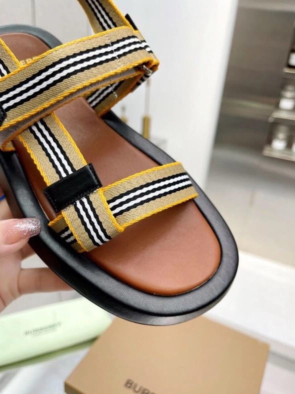 UrbanStyle Bxrbxrry Sandals 114611