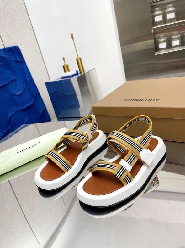 Sleek Bxrbxrry Sandals 114606