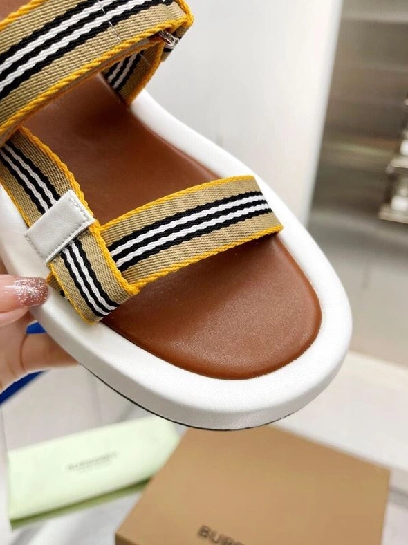 Sleek Bxrbxrry Sandals 114606