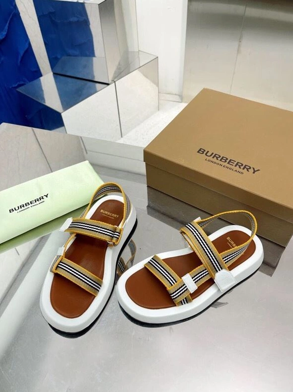 Sleek Bxrbxrry Sandals 114606