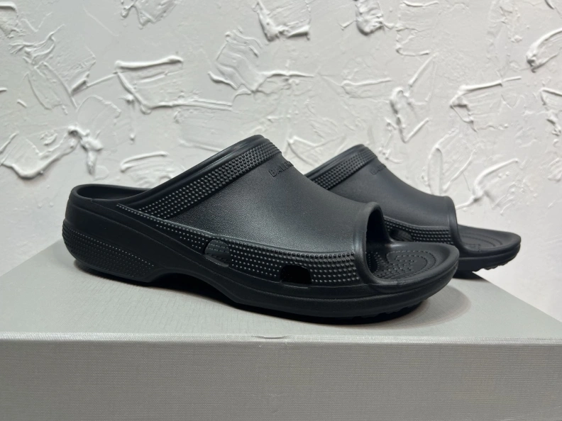 Bxlxnciaga Slippers Sophisticated 109310