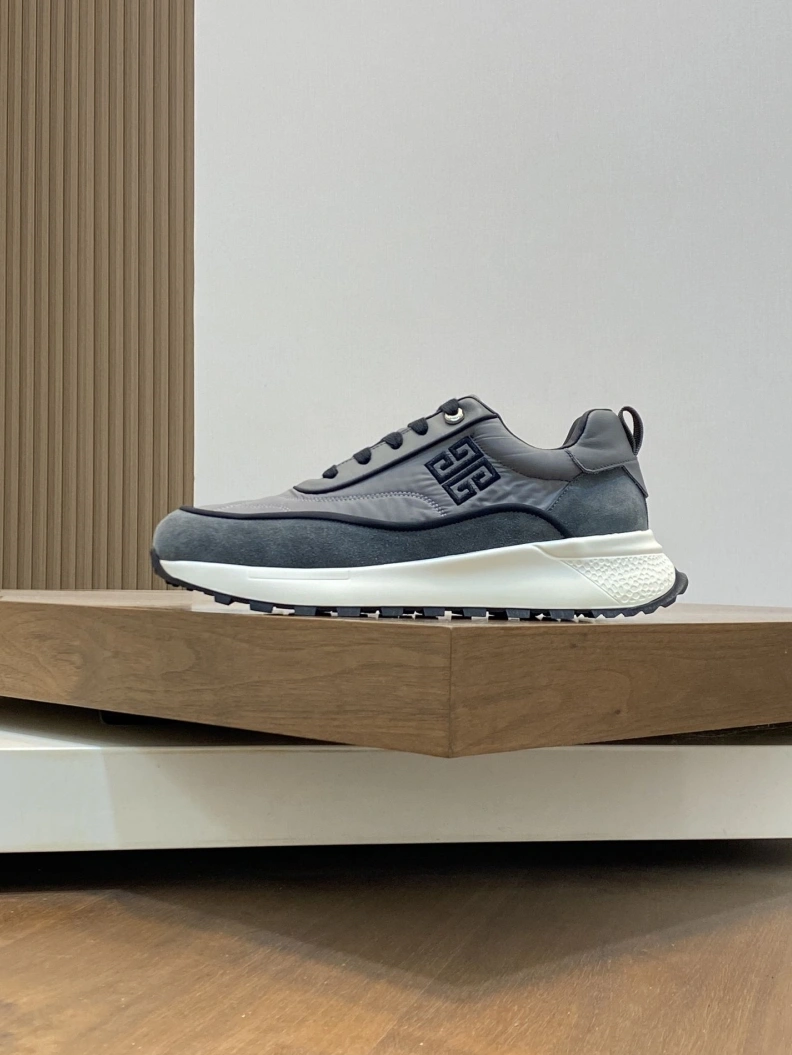 Gxvxnchy Sneakers Stylish 152541