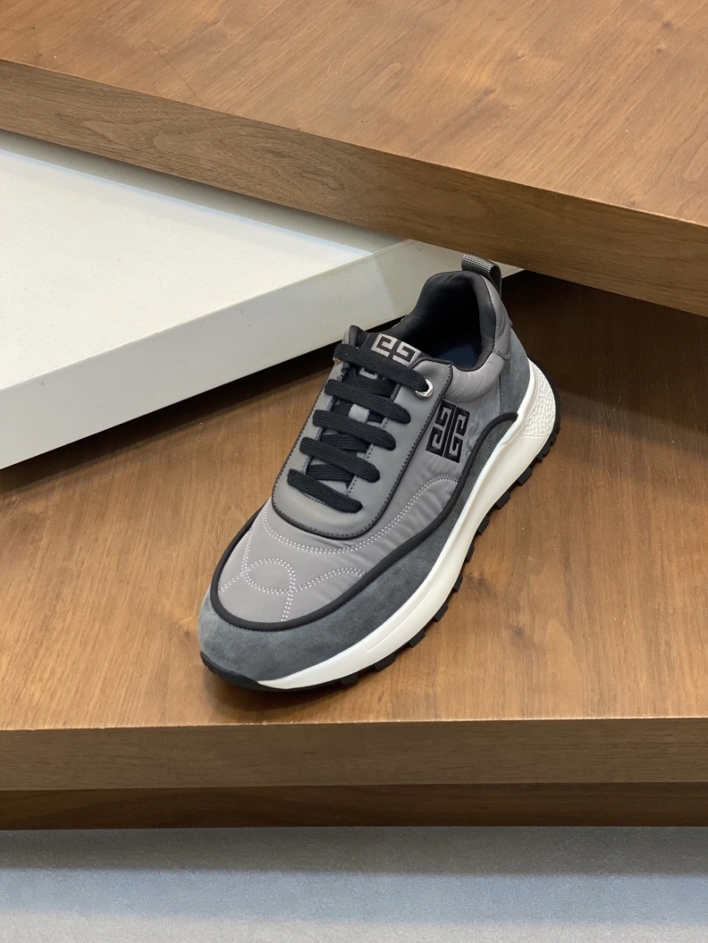 Gxvxnchy Sneakers Stylish 152541