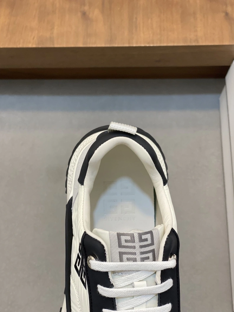 Gxvxnchy Sneakers UrbanStyle 152540
