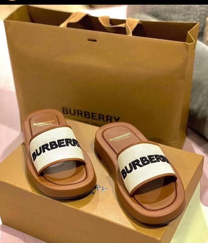 Classic Bxrbxrry Slippers 114603
