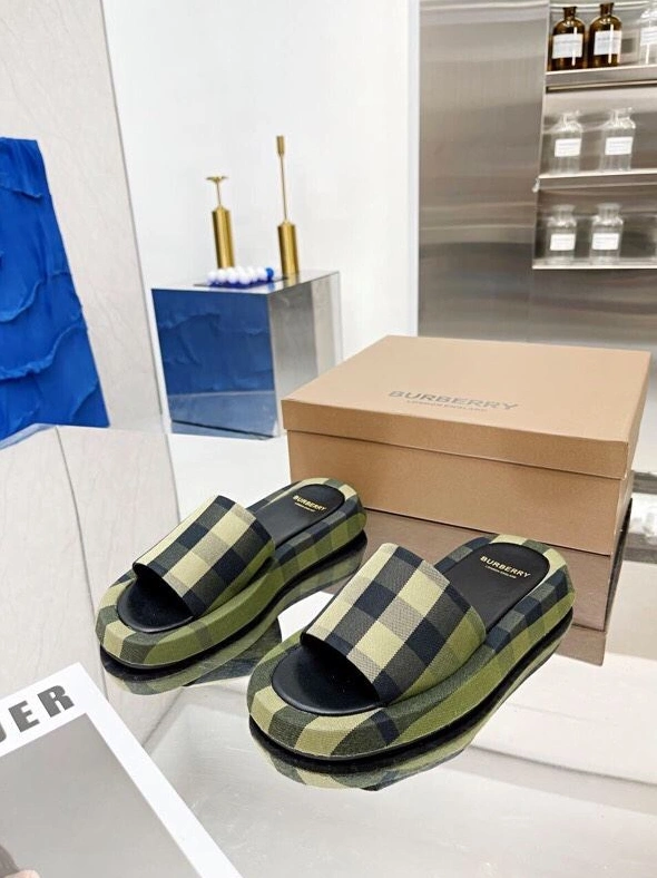 Timeless Bxrbxrry Slippers 114602