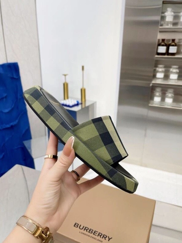 Timeless Bxrbxrry Slippers 114602