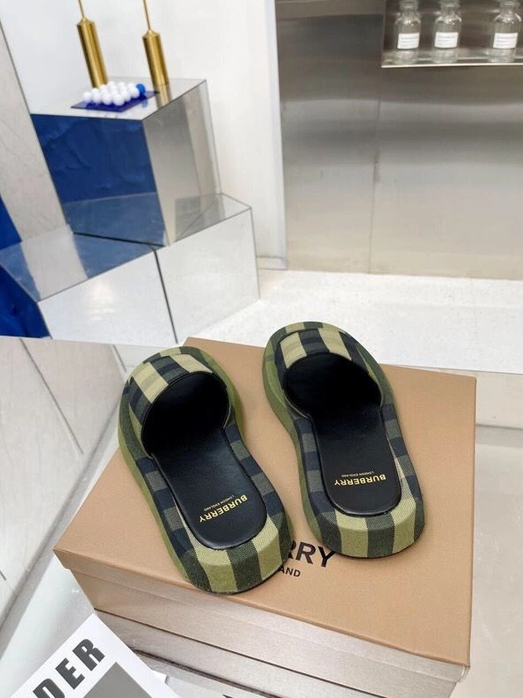 Timeless Bxrbxrry Slippers 114602