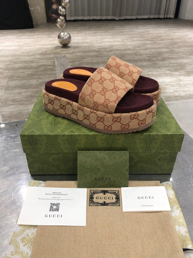 Versatile Gxccx Slippers 156261