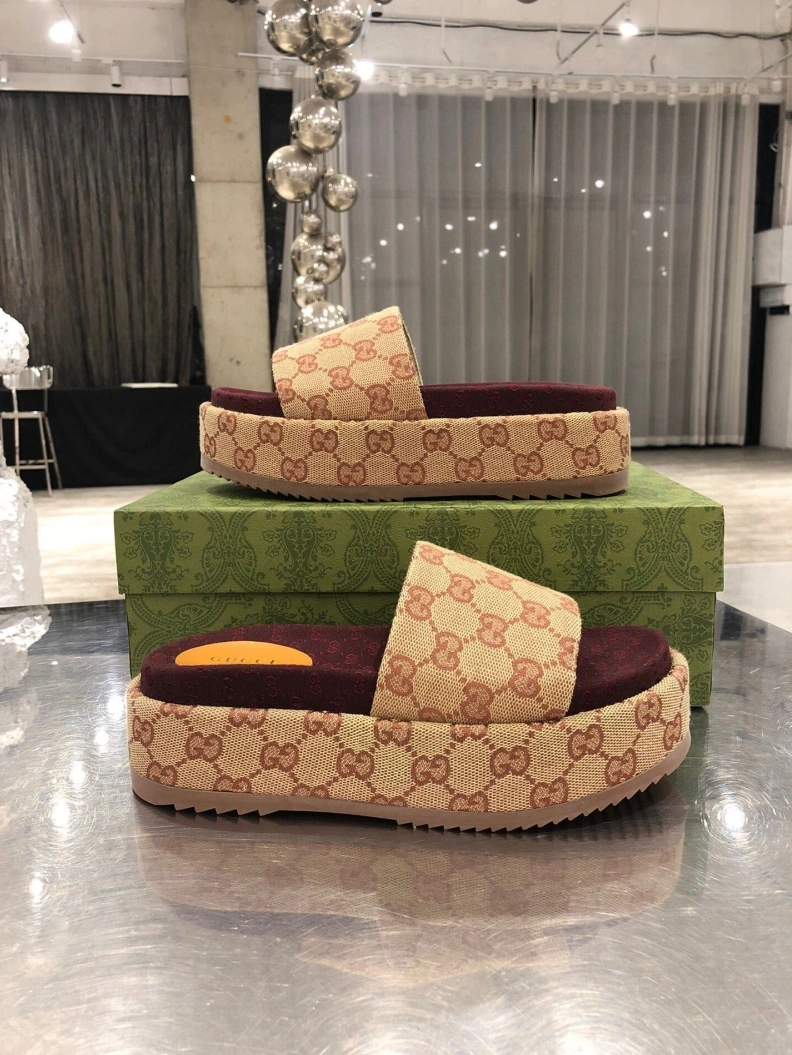 Versatile Gxccx Slippers 156261
