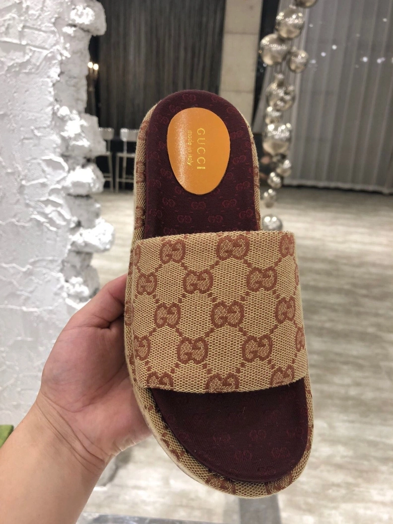 Versatile Gxccx Slippers 156261
