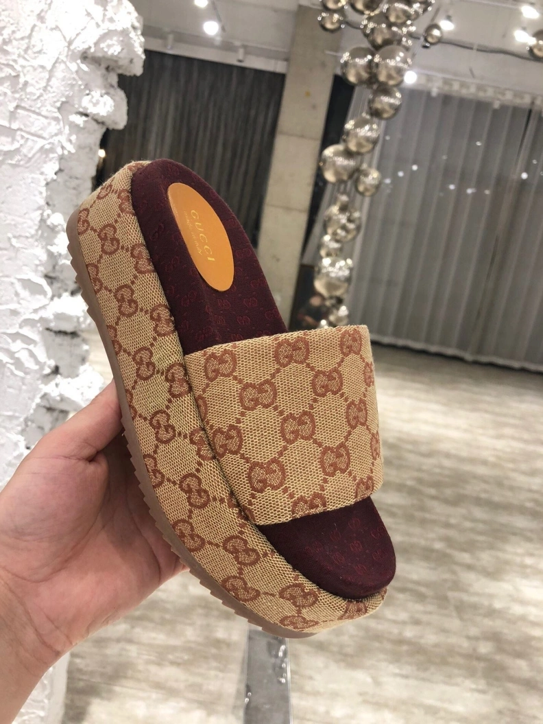 Versatile Gxccx Slippers 156261