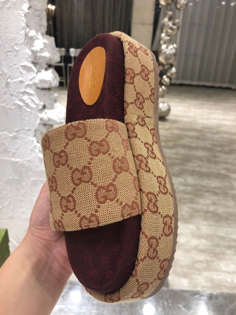 Versatile Gxccx Slippers 156261