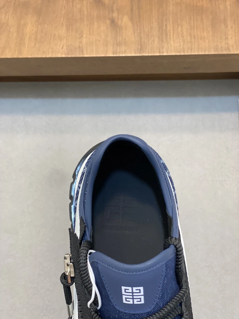 Bright Gxvxnchy Sneakers 152539