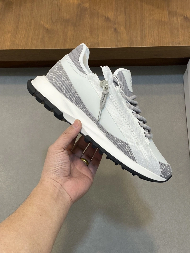 Gxvxnchy Sneakers Sleek 152537