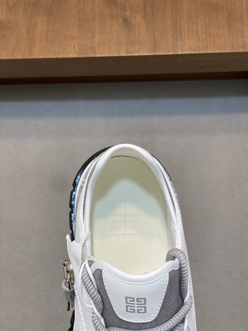 Gxvxnchy Sneakers Sleek 152537