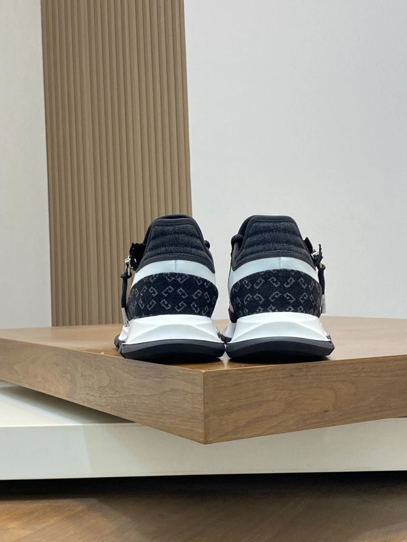 Practical Gxvxnchy Sneakers 152538