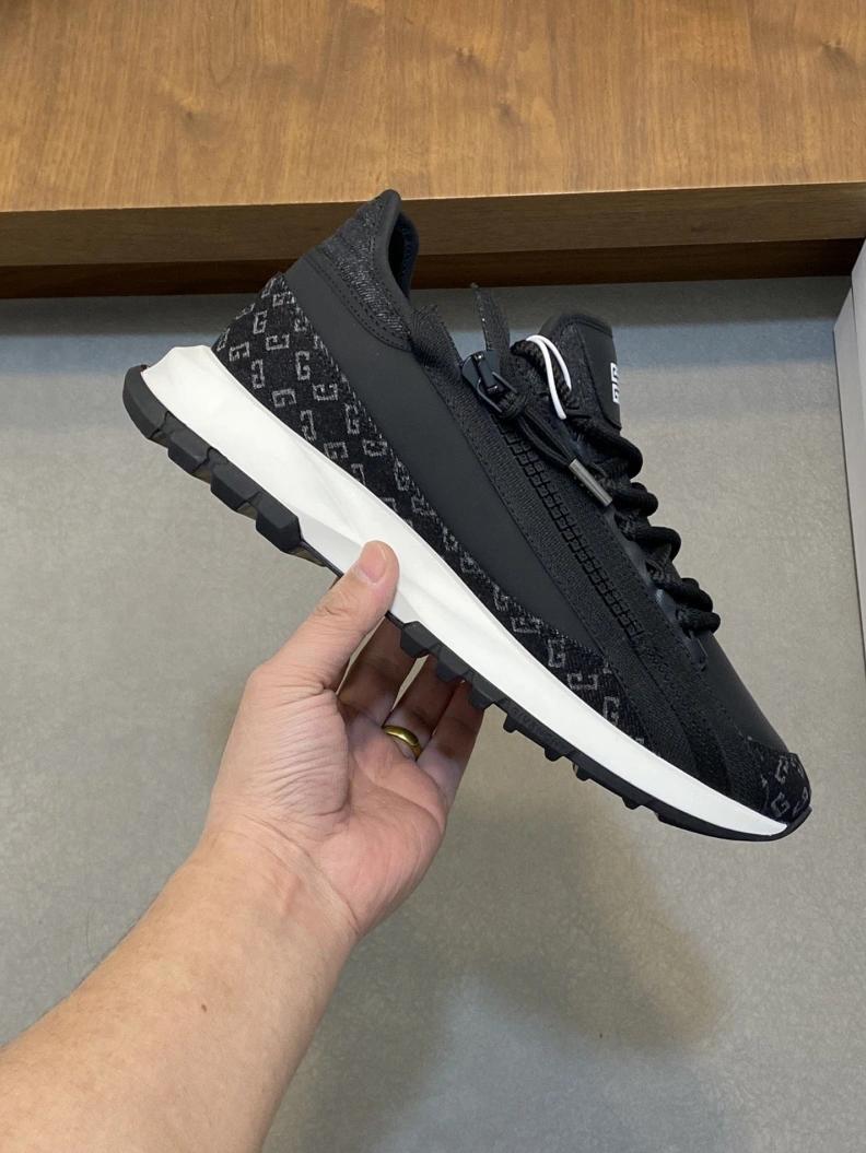 Bold Gxvxnchy Sneakers 152536